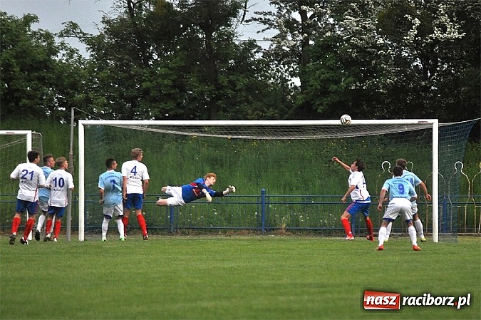 Zdjęcie w galerii na portalu naszraciborz.pl: Pierwsze zwycięstwo nowego trenera. Unia pokonała Radziechowy-Wieprz wiadomości z regionu