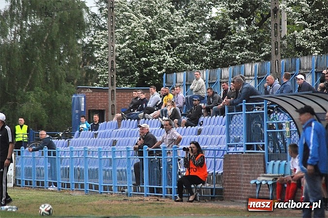 Zdjęcie w galerii na portalu naszraciborz.pl: Pierwsze zwycięstwo nowego trenera. Unia pokonała Radziechowy-Wieprz wiadomości z regionu