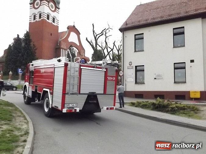 Zdjęcie w galerii na portalu naszraciborz.pl: Kolejne ćwiczenia jednostek OSP - tym razem fikcyjnie paliła się szkoła w Brzeziu wiadomości z regionu