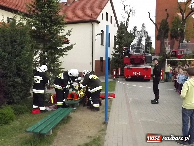 Zdjęcie w galerii na portalu naszraciborz.pl: Kolejne ćwiczenia jednostek OSP - tym razem fikcyjnie paliła się szkoła w Brzeziu wiadomości z regionu