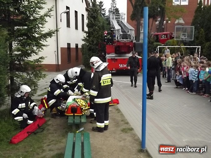 Zdjęcie w galerii na portalu naszraciborz.pl: Kolejne ćwiczenia jednostek OSP - tym razem fikcyjnie paliła się szkoła w Brzeziu wiadomości z regionu