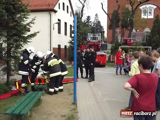 Zdjęcie w galerii na portalu naszraciborz.pl: Kolejne ćwiczenia jednostek OSP - tym razem fikcyjnie paliła się szkoła w Brzeziu wiadomości z regionu
