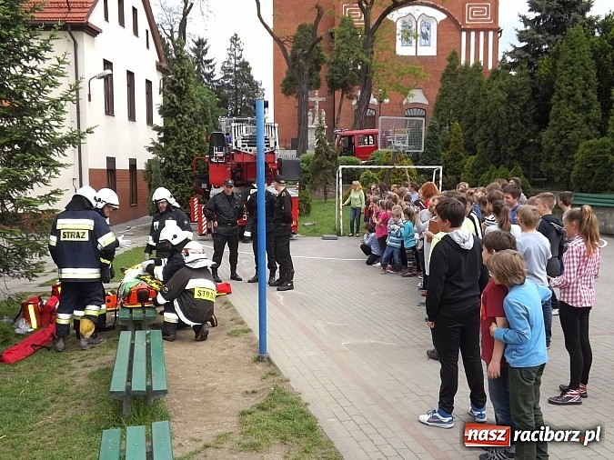 Zdjęcie w galerii na portalu naszraciborz.pl: Kolejne ćwiczenia jednostek OSP - tym razem fikcyjnie paliła się szkoła w Brzeziu wiadomości z regionu