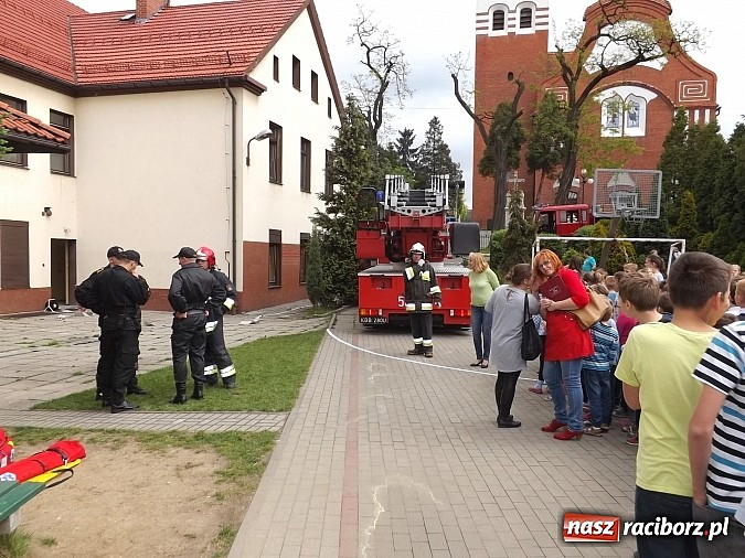 Zdjęcie w galerii na portalu naszraciborz.pl: Kolejne ćwiczenia jednostek OSP - tym razem fikcyjnie paliła się szkoła w Brzeziu wiadomości z regionu