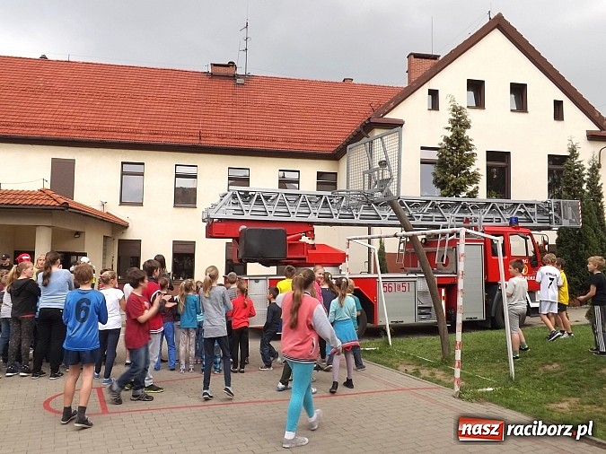 Zdjęcie w galerii na portalu naszraciborz.pl: Kolejne ćwiczenia jednostek OSP - tym razem fikcyjnie paliła się szkoła w Brzeziu wiadomości z regionu