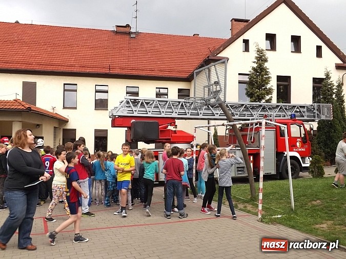 Zdjęcie w galerii na portalu naszraciborz.pl: Kolejne ćwiczenia jednostek OSP - tym razem fikcyjnie paliła się szkoła w Brzeziu wiadomości z regionu