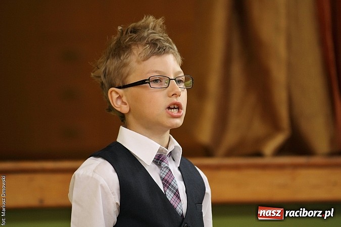 Zdjęcie w galerii na portalu naszraciborz.pl: Konkurs Recytacji w ramach Powiatowego Festiwalu Twórczości Artystycznej wiadomości z regionu