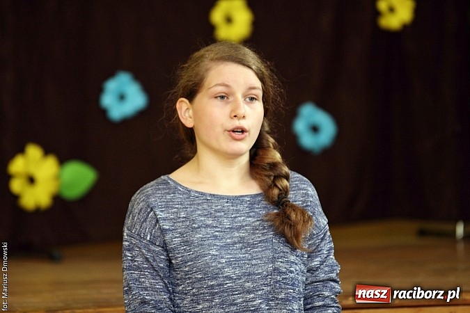 Zdjęcie w galerii na portalu naszraciborz.pl: Konkurs Recytacji w ramach Powiatowego Festiwalu Twórczości Artystycznej wiadomości z regionu