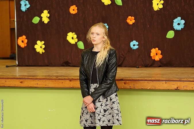 Zdjęcie w galerii na portalu naszraciborz.pl: Konkurs Recytacji w ramach Powiatowego Festiwalu Twórczości Artystycznej wiadomości z regionu