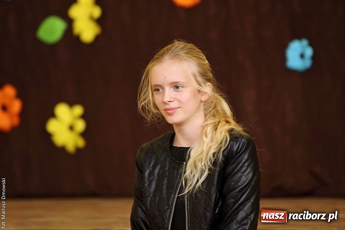 Zdjęcie w galerii na portalu naszraciborz.pl: Konkurs Recytacji w ramach Powiatowego Festiwalu Twórczości Artystycznej wiadomości z regionu