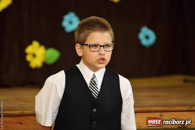 Zdjęcie w galerii na portalu naszraciborz.pl: Konkurs Recytacji w ramach Powiatowego Festiwalu Twórczości Artystycznej wiadomości z regionu