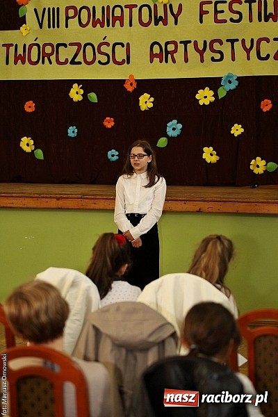 Zdjęcie w galerii na portalu naszraciborz.pl: Konkurs Recytacji w ramach Powiatowego Festiwalu Twórczości Artystycznej wiadomości z regionu
