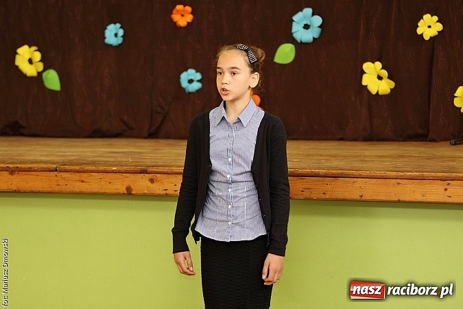 Zdjęcie w galerii na portalu naszraciborz.pl: Konkurs Recytacji w ramach Powiatowego Festiwalu Twórczości Artystycznej wiadomości z regionu