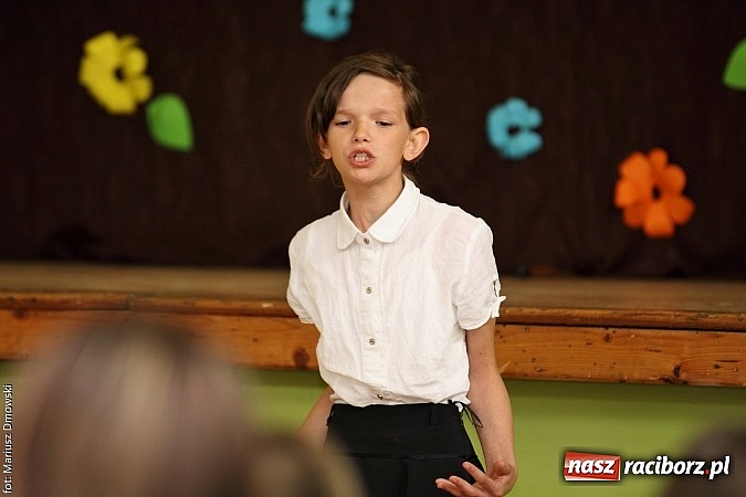Zdjęcie w galerii na portalu naszraciborz.pl: Konkurs Recytacji w ramach Powiatowego Festiwalu Twórczości Artystycznej wiadomości z regionu