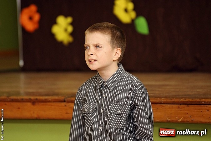 Zdjęcie w galerii na portalu naszraciborz.pl: Konkurs Recytacji w ramach Powiatowego Festiwalu Twórczości Artystycznej wiadomości z regionu