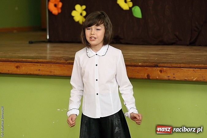 Zdjęcie w galerii na portalu naszraciborz.pl: Konkurs Recytacji w ramach Powiatowego Festiwalu Twórczości Artystycznej wiadomości z regionu