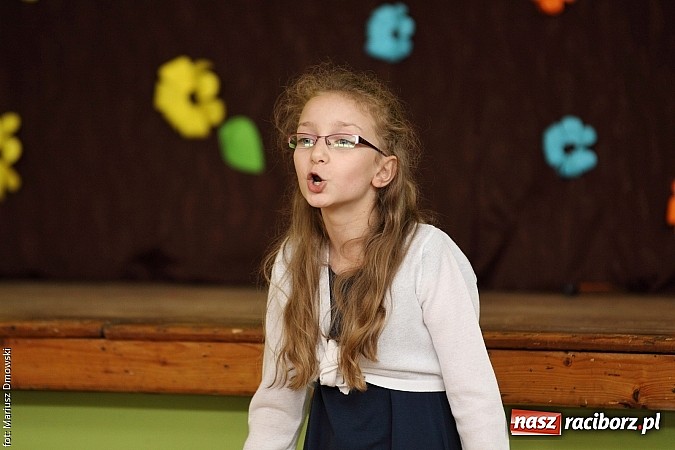 Zdjęcie w galerii na portalu naszraciborz.pl: Konkurs Recytacji w ramach Powiatowego Festiwalu Twórczości Artystycznej wiadomości z regionu
