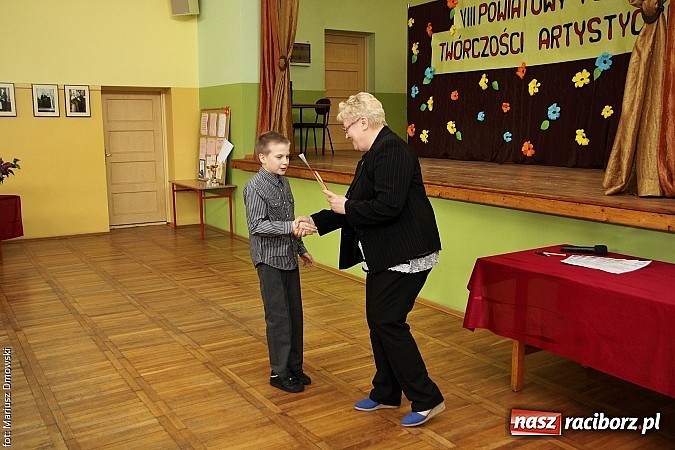 Zdjęcie w galerii na portalu naszraciborz.pl: Konkurs Recytacji w ramach Powiatowego Festiwalu Twórczości Artystycznej wiadomości z regionu