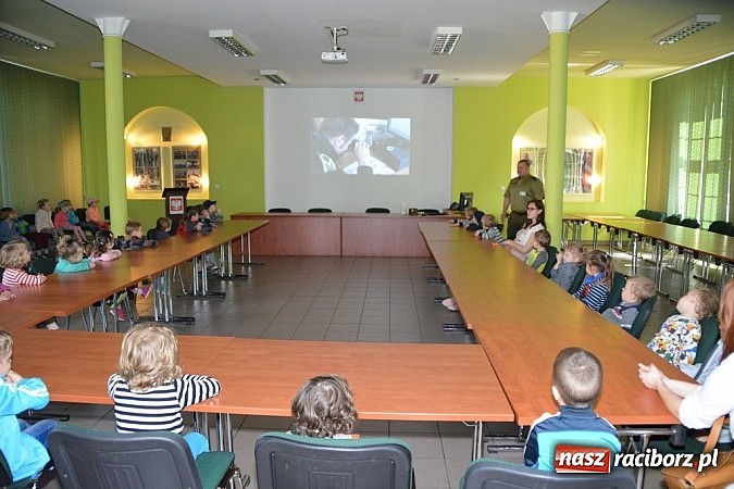 Zdjęcie w galerii na portalu naszraciborz.pl: Spotkanie z przedszkolakami w ramach akcji Blaskiem chronieni wiadomości z regionu