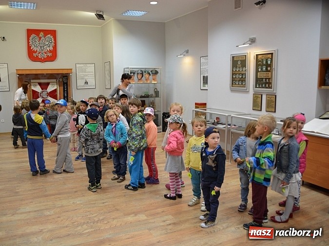 Zdjęcie w galerii na portalu naszraciborz.pl: Spotkanie z przedszkolakami w ramach akcji Blaskiem chronieni wiadomości z regionu