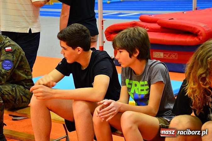 Zdjęcie w galerii na portalu naszraciborz.pl: Żołnierska przeprawa w raciborskim SMS wiadomości z regionu