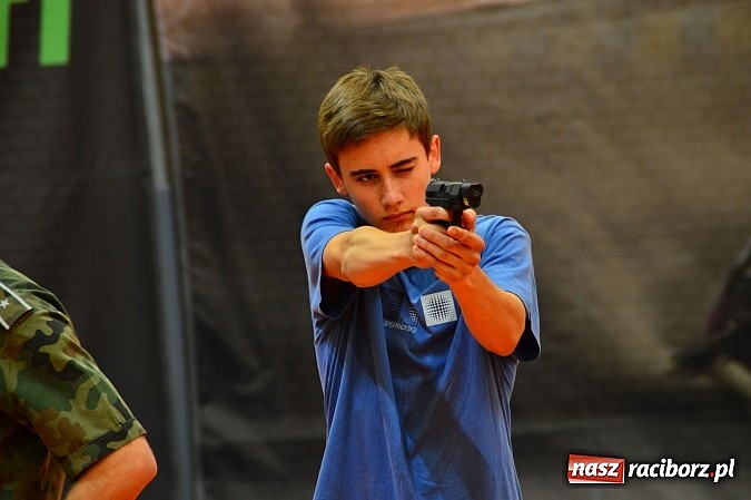 Zdjęcie w galerii na portalu naszraciborz.pl: Żołnierska przeprawa w raciborskim SMS wiadomości z regionu