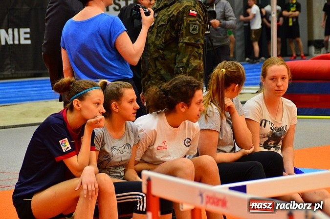 Zdjęcie w galerii na portalu naszraciborz.pl: Żołnierska przeprawa w raciborskim SMS wiadomości z regionu