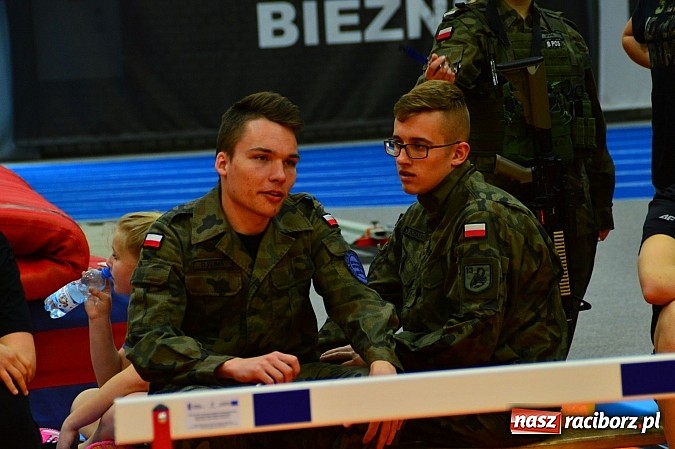 Zdjęcie w galerii na portalu naszraciborz.pl: Żołnierska przeprawa w raciborskim SMS wiadomości z regionu