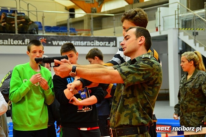 Zdjęcie w galerii na portalu naszraciborz.pl: Żołnierska przeprawa w raciborskim SMS wiadomości z regionu