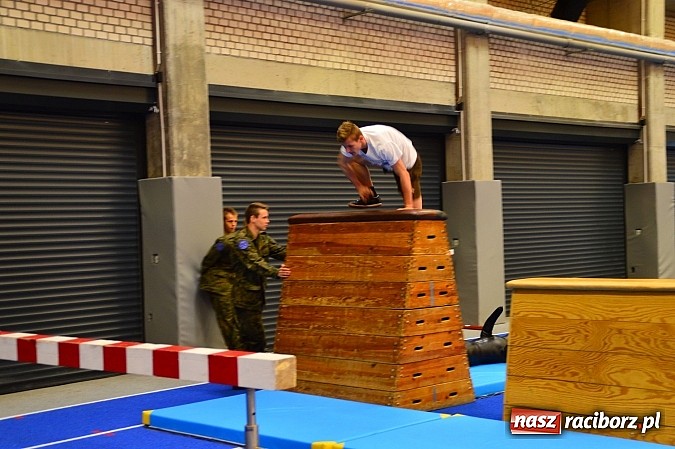 Zdjęcie w galerii na portalu naszraciborz.pl: Żołnierska przeprawa w raciborskim SMS wiadomości z regionu