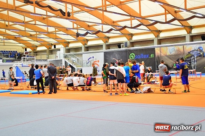 Zdjęcie w galerii na portalu naszraciborz.pl: Żołnierska przeprawa w raciborskim SMS wiadomości z regionu