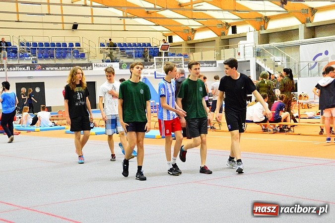 Zdjęcie w galerii na portalu naszraciborz.pl: Żołnierska przeprawa w raciborskim SMS wiadomości z regionu