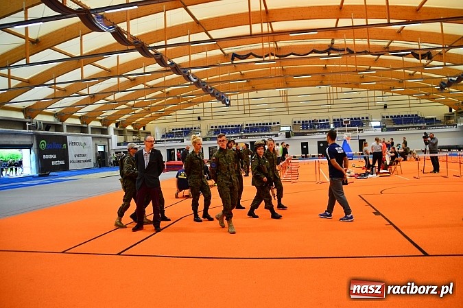 Zdjęcie w galerii na portalu naszraciborz.pl: Żołnierska przeprawa w raciborskim SMS wiadomości z regionu