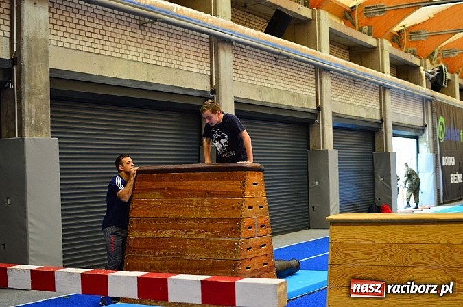 Zdjęcie w galerii na portalu naszraciborz.pl: Żołnierska przeprawa w raciborskim SMS wiadomości z regionu