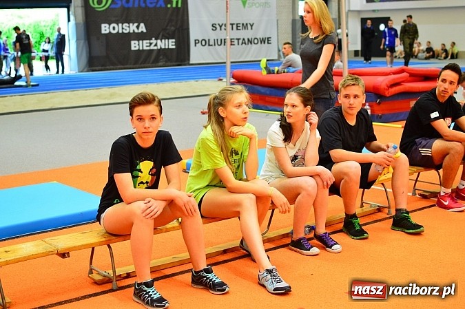 Zdjęcie w galerii na portalu naszraciborz.pl: Żołnierska przeprawa w raciborskim SMS wiadomości z regionu