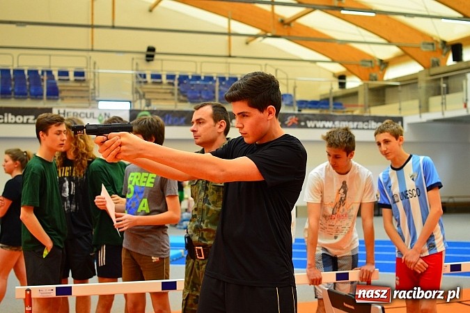 Zdjęcie w galerii na portalu naszraciborz.pl: Żołnierska przeprawa w raciborskim SMS wiadomości z regionu