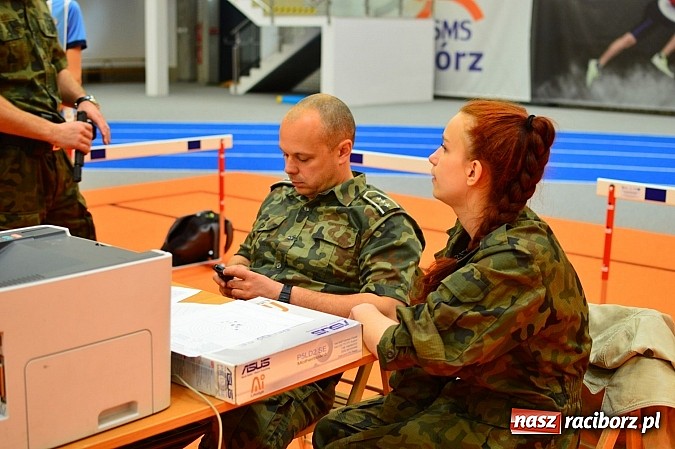 Zdjęcie w galerii na portalu naszraciborz.pl: Żołnierska przeprawa w raciborskim SMS wiadomości z regionu