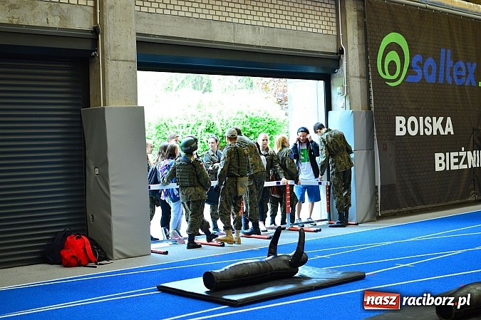 Zdjęcie w galerii na portalu naszraciborz.pl: Żołnierska przeprawa w raciborskim SMS wiadomości z regionu