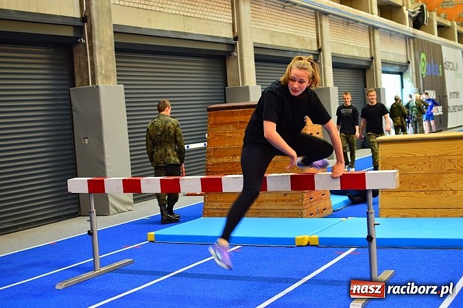 Zdjęcie w galerii na portalu naszraciborz.pl: Żołnierska przeprawa w raciborskim SMS wiadomości z regionu