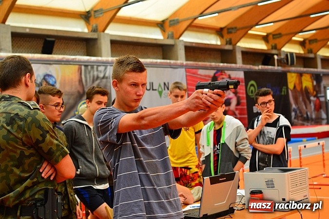 Zdjęcie w galerii na portalu naszraciborz.pl: Żołnierska przeprawa w raciborskim SMS wiadomości z regionu