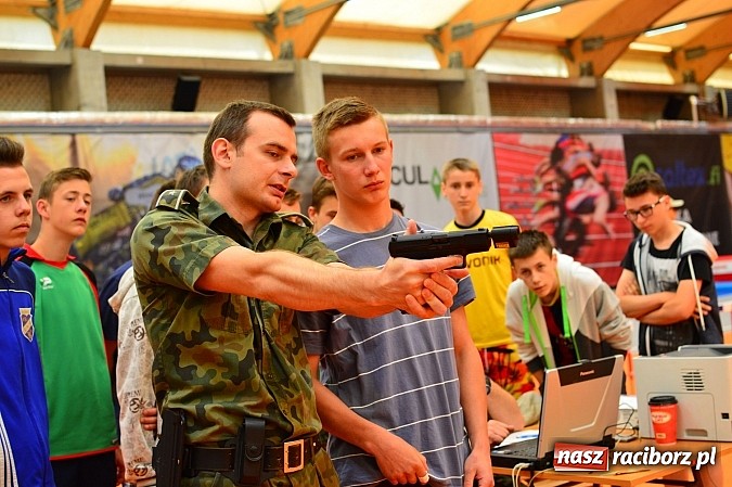 Zdjęcie w galerii na portalu naszraciborz.pl: Żołnierska przeprawa w raciborskim SMS wiadomości z regionu