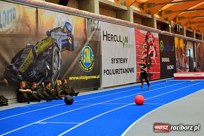 Zdjęcie w galerii na portalu naszraciborz.pl: Żołnierska przeprawa w raciborskim SMS wiadomości z regionu