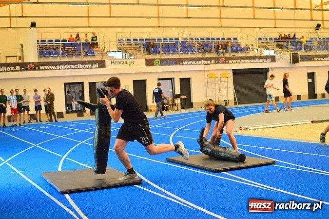 Zdjęcie w galerii na portalu naszraciborz.pl: Żołnierska przeprawa w raciborskim SMS wiadomości z regionu