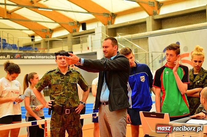 Zdjęcie w galerii na portalu naszraciborz.pl: Żołnierska przeprawa w raciborskim SMS wiadomości z regionu