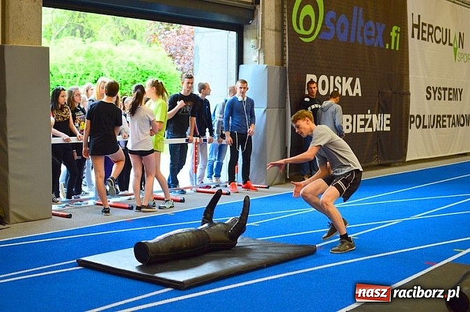 Zdjęcie w galerii na portalu naszraciborz.pl: Żołnierska przeprawa w raciborskim SMS wiadomości z regionu