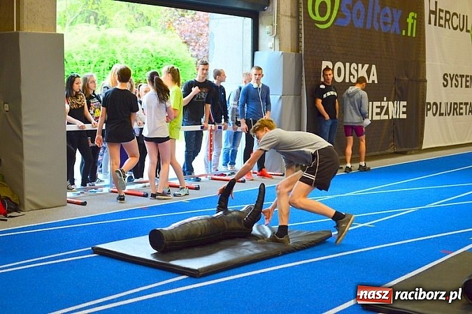 Zdjęcie w galerii na portalu naszraciborz.pl: Żołnierska przeprawa w raciborskim SMS wiadomości z regionu