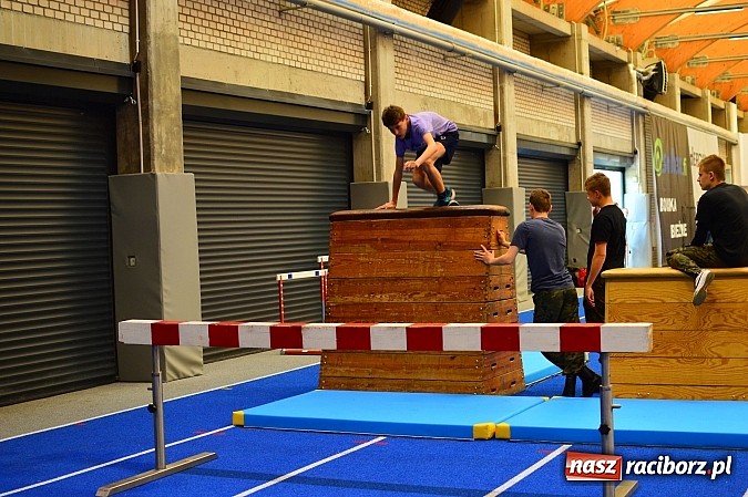 Zdjęcie w galerii na portalu naszraciborz.pl: Żołnierska przeprawa w raciborskim SMS wiadomości z regionu