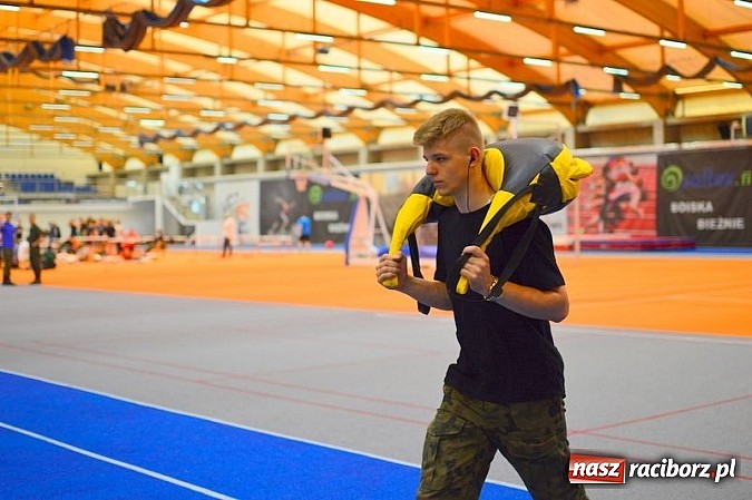 Zdjęcie w galerii na portalu naszraciborz.pl: Żołnierska przeprawa w raciborskim SMS wiadomości z regionu