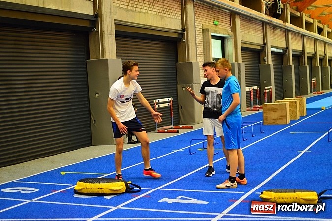 Zdjęcie w galerii na portalu naszraciborz.pl: Żołnierska przeprawa w raciborskim SMS wiadomości z regionu