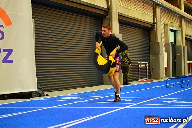 Zdjęcie w galerii na portalu naszraciborz.pl: Żołnierska przeprawa w raciborskim SMS wiadomości z regionu